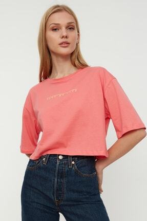 TRENDYOLMİLLA Pembe Baskılı Loose Crop Örme  T-Shirt TWOSS22TS0905