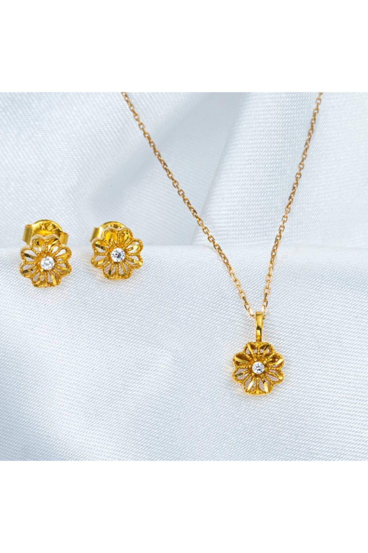 Label Taşlı Çiçek 22 Ayar 2'li Altın Set