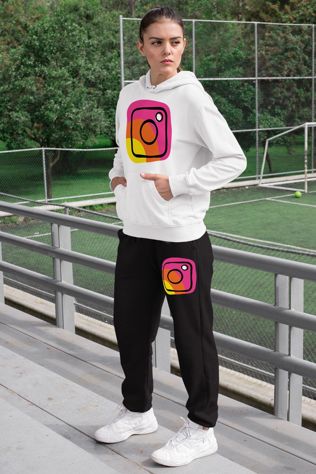 Angemiel Wear Rengarenk Instagram Logosu Kadin Esofman Takimi Beyaz Kapsonlu Sweatshirt Siyah Esofman Alti Trendyol