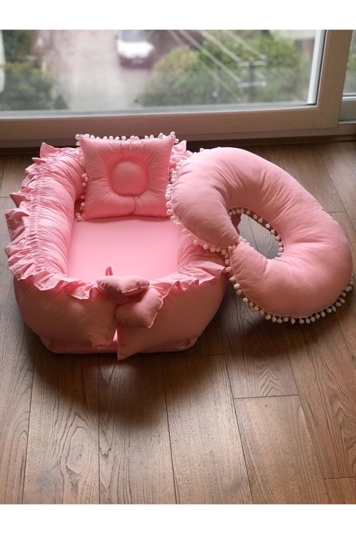 BABYNEST SEPETi Şirin Pembe Zemin Orijinal Fırfırlı Babynest ve Ponponlu Emzirme Minderi