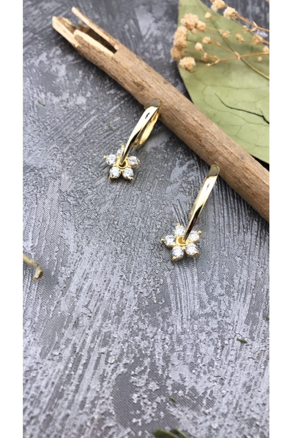 Joel Jewelry Zirkon Taşlı Çiçekli Altın Kaplamalı Gümüş Modern Küpe