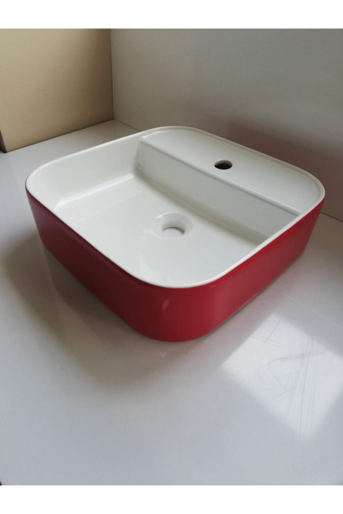 GÜRAL VİT Nova 42 X 42 Cm Mobilya Üstü Lavabo Dış Kırmızı Iç Beyaz