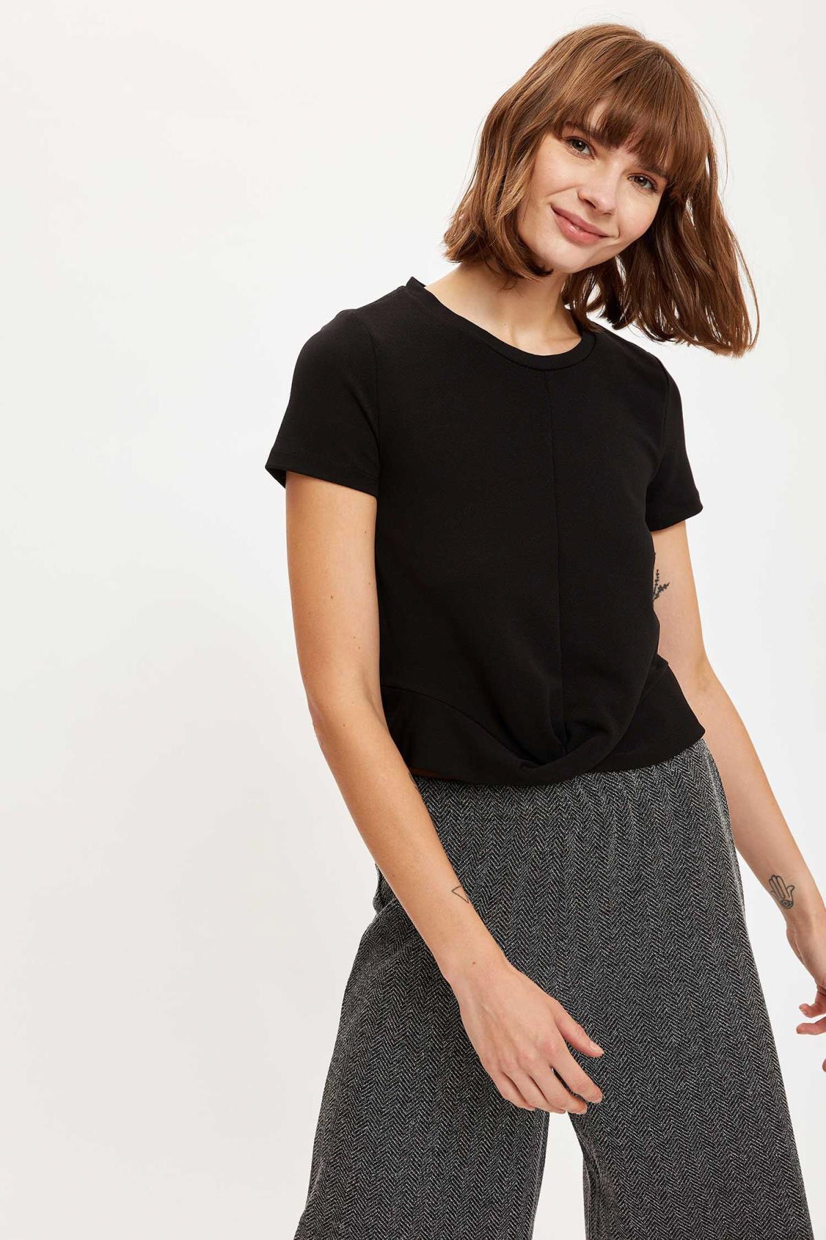 DeFacto Kadın Siyah Kısa Kollu Crop Top T0824AZ20AU
