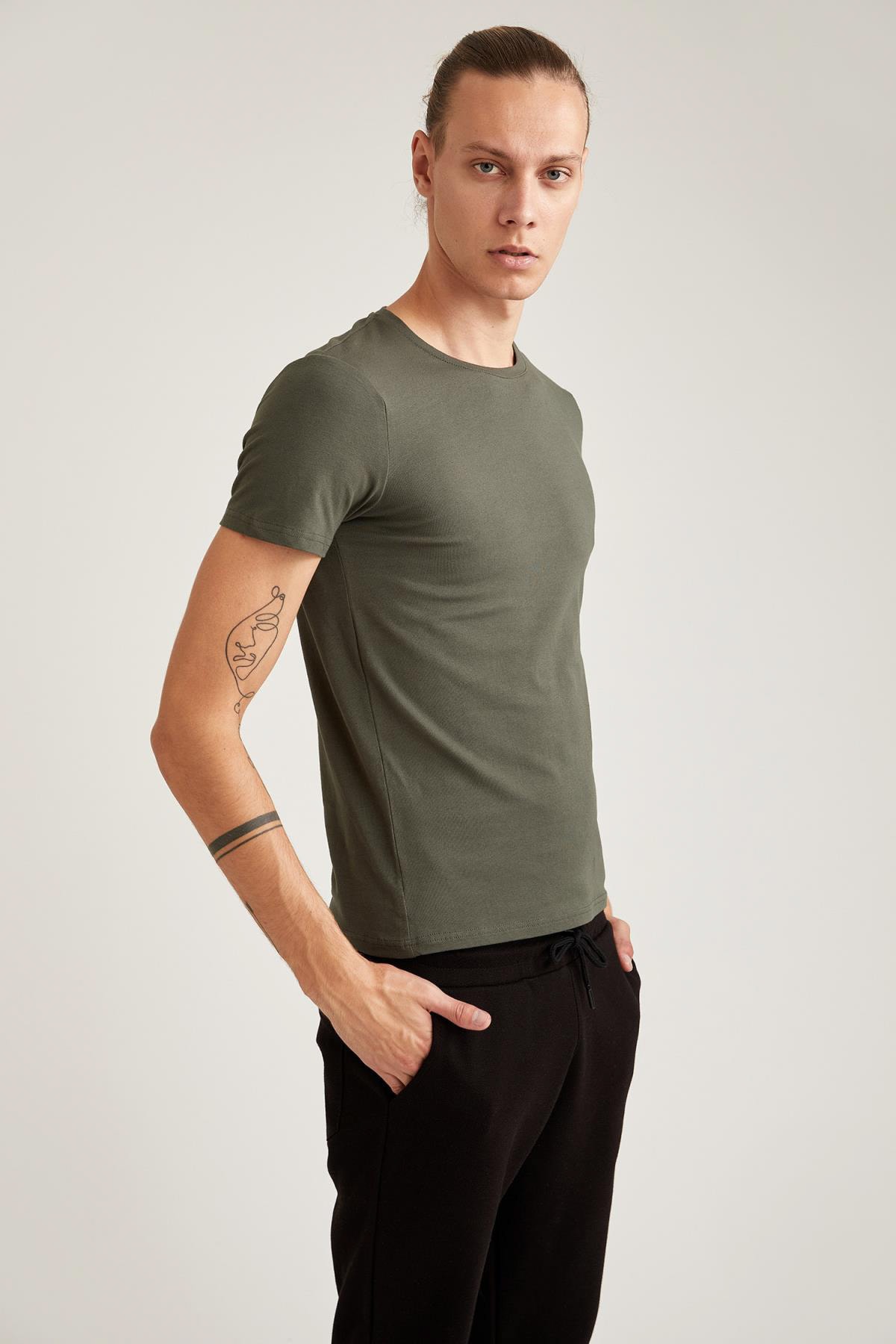 DeFacto Bisiklet Yaka Slim Fit Fanila