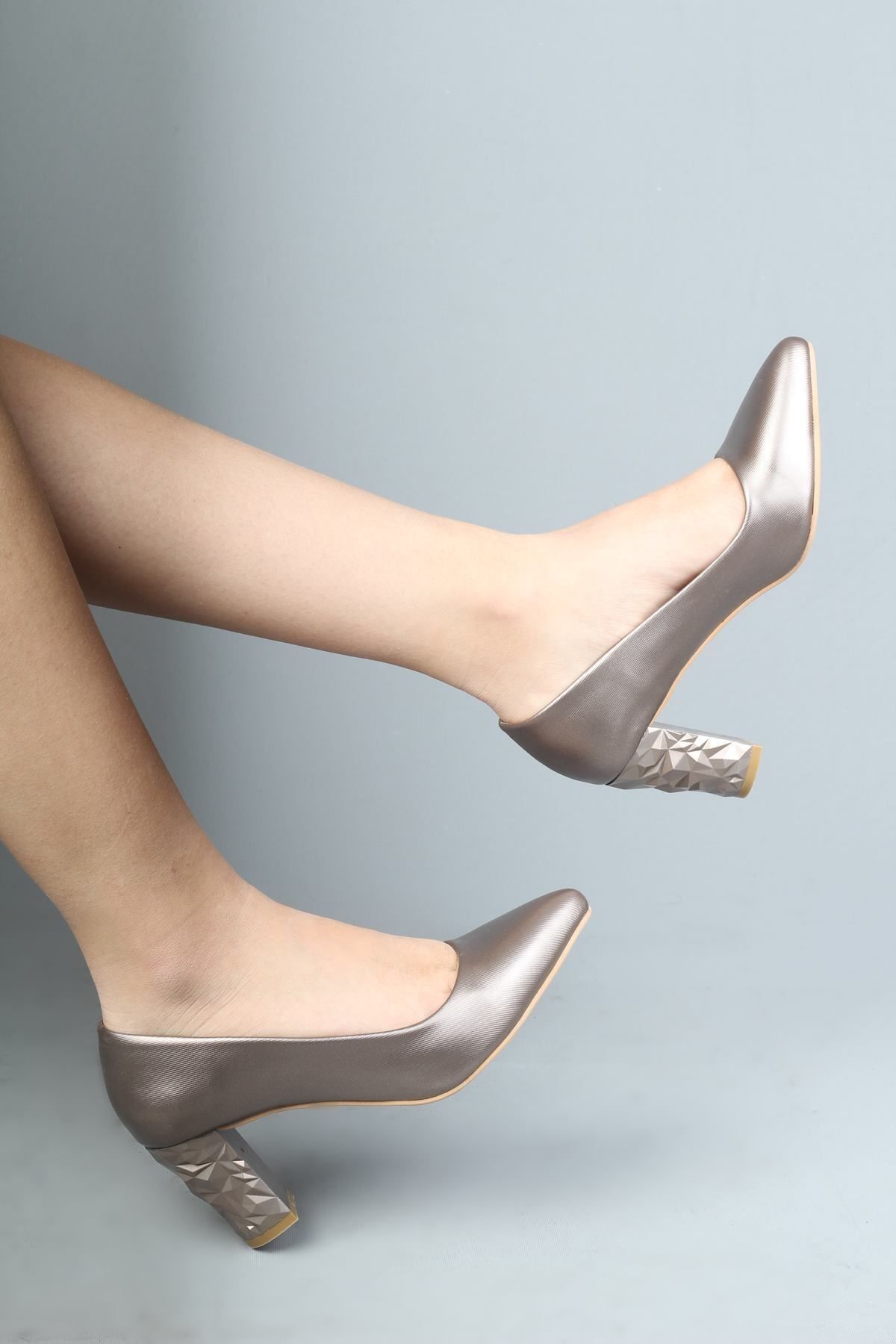 Modabuymus Kadın Gri Platin Kalın Kabartma Topuklu  Stiletto Ayakkabı