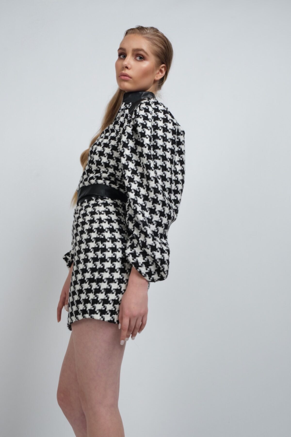 Roselenda Kadın Siyah Beyaz Deri Detaylı Örme Ceket Mini Etek Alt-Üst Takım Croco02