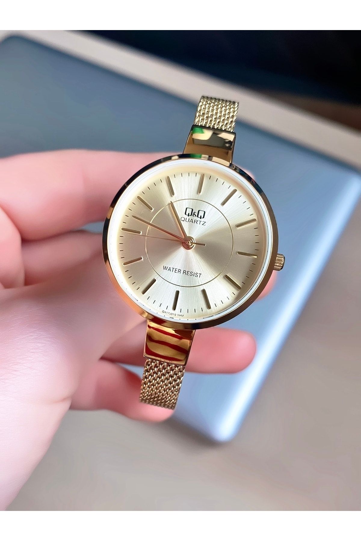Q&q watch store gold