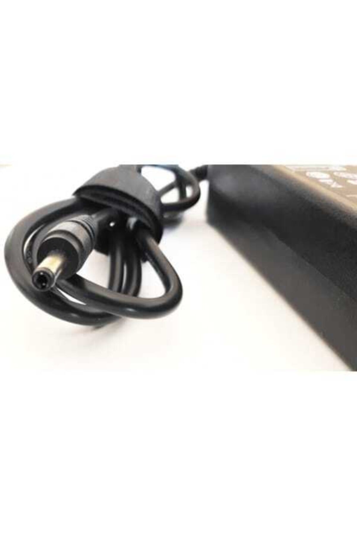 BEKA Notebook Adaptör (19v – 4,74a) Plug (4.0*1.7mm) Concord C-1510