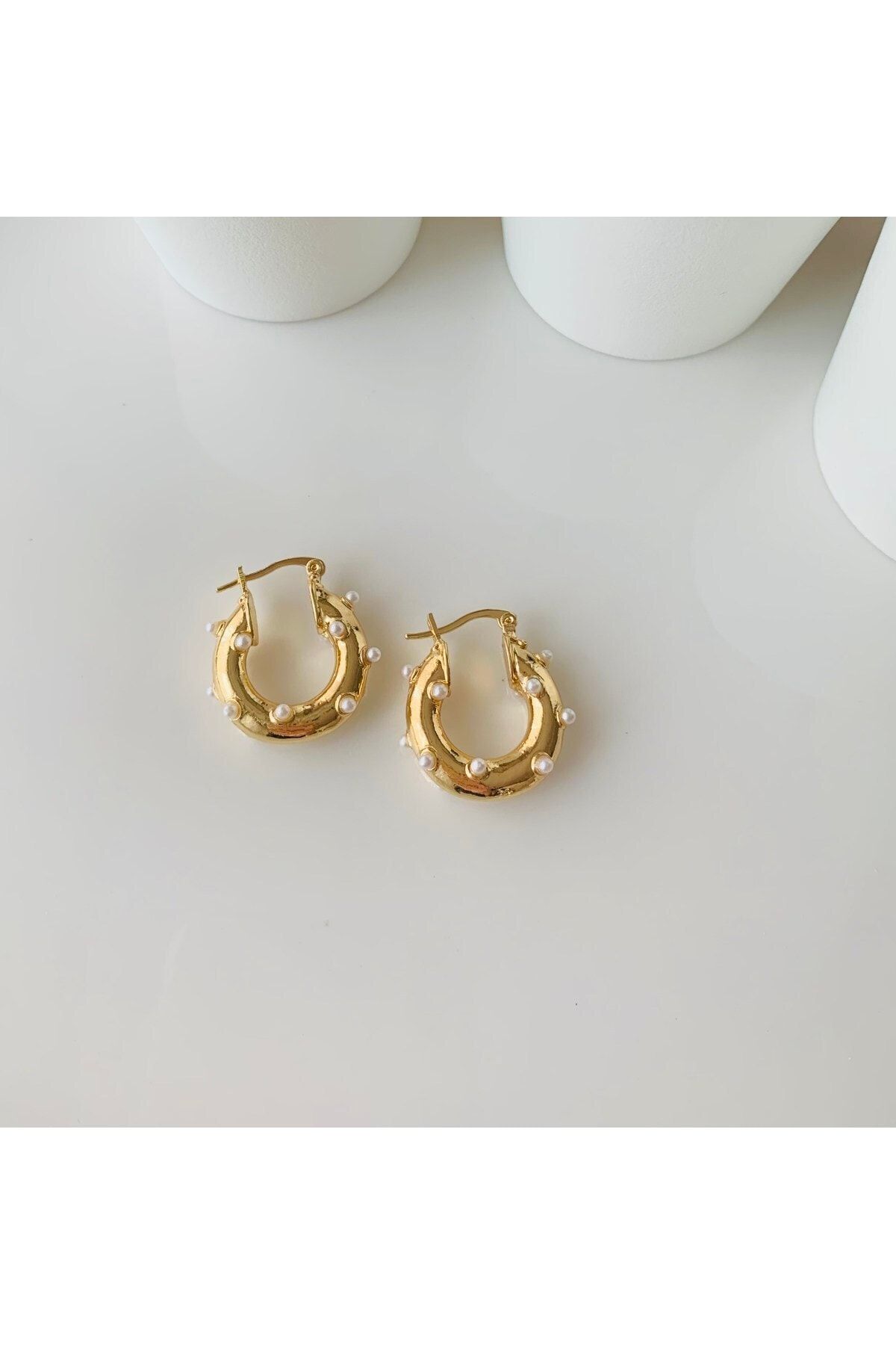 LİLY TAKI VE AKSESUAR ÜRÜNLERİ Orta Boy Incili Halka Model Gold Renk Bayan Çelik Küpe