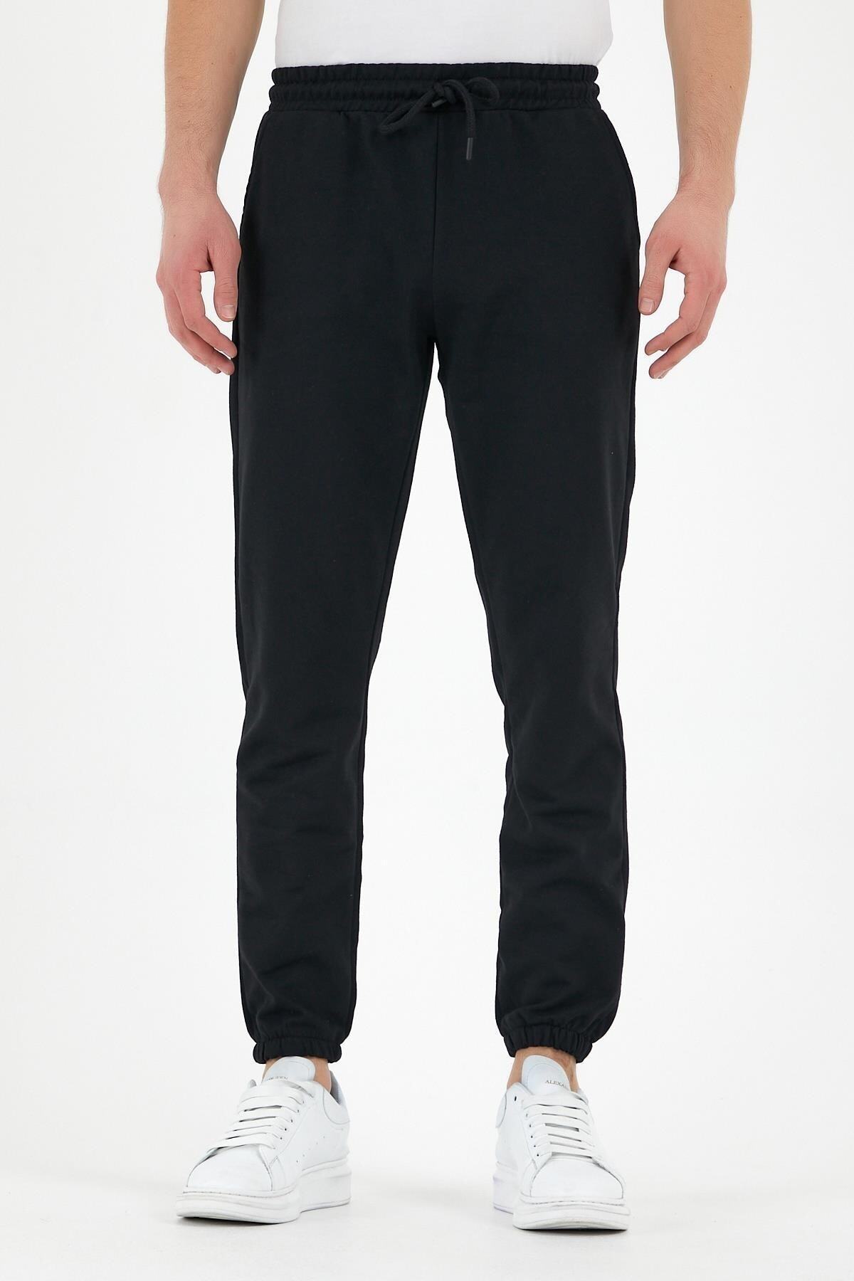 شلوار ورزشی مردانه مشکی با جیب‌های پشت و پهلو، شلوار لاستیکی معمولی