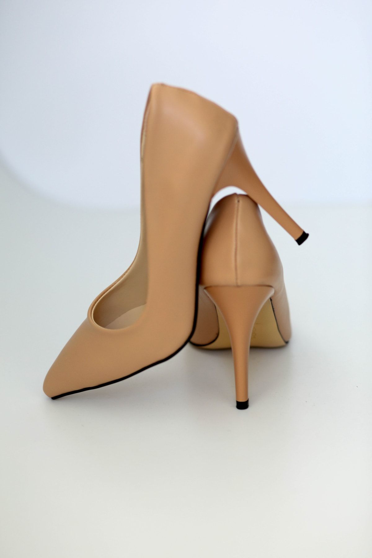 Nude top medium heels