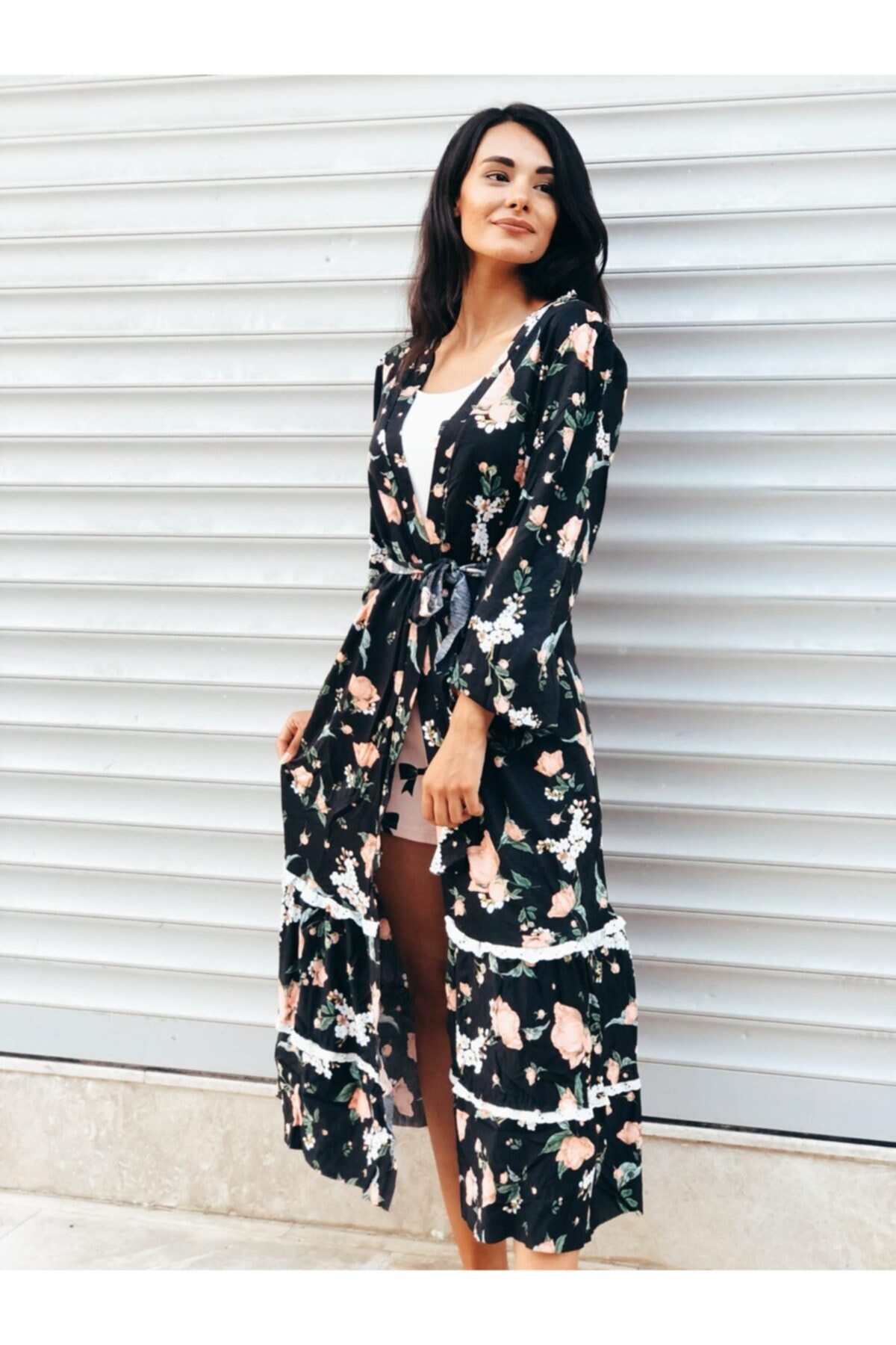 Serbella Siyah Üzeri Çiçek Desenli Sabahlık