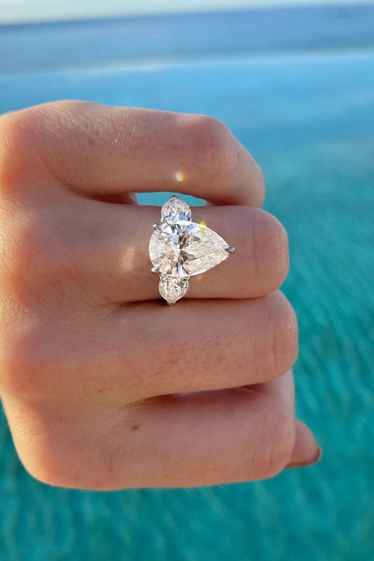 Crystal Diamond Zirconia Labaratuvar Pırlantası 8 Carat Damla Tektaş Yüzük