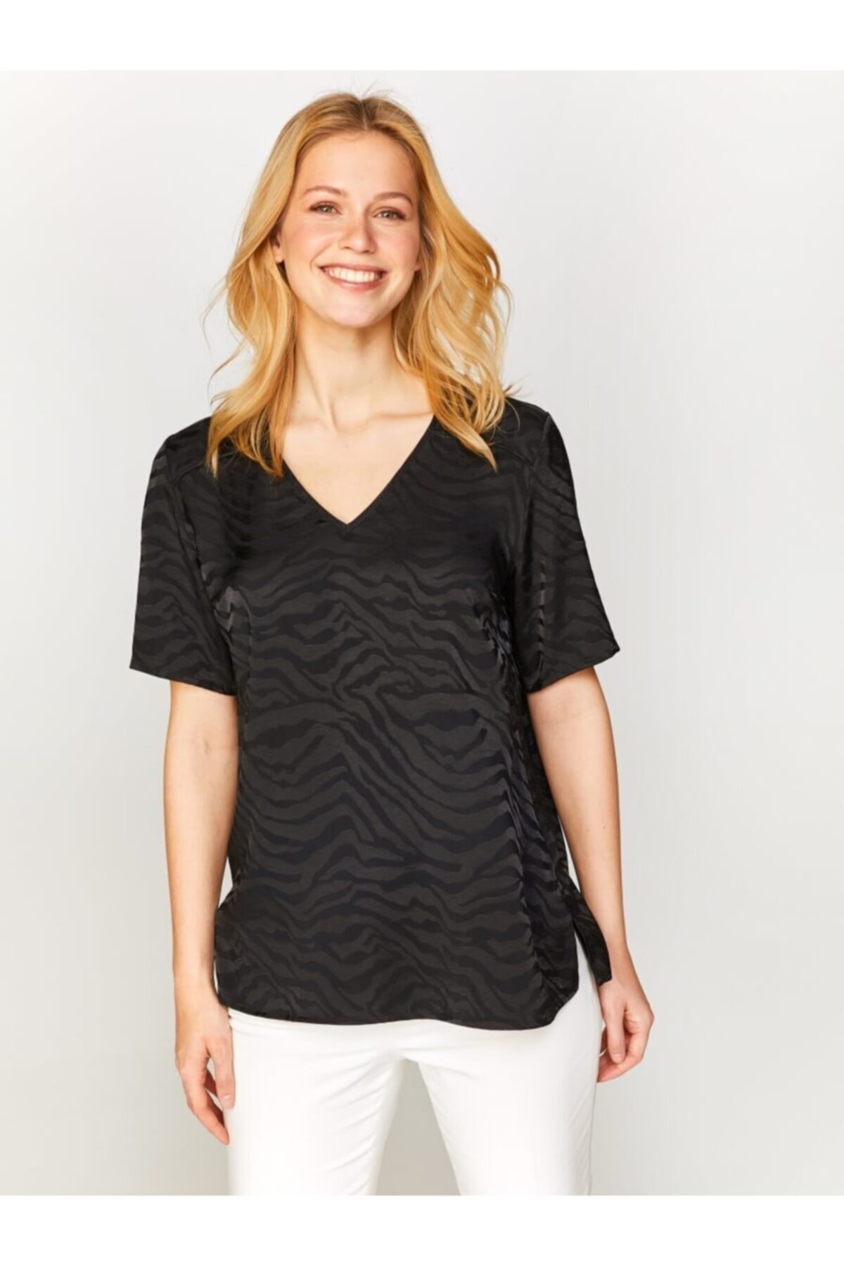 Faik Sönmez Kadın Siyah Hayvan Desenli Saten Bluz 60139 u60139