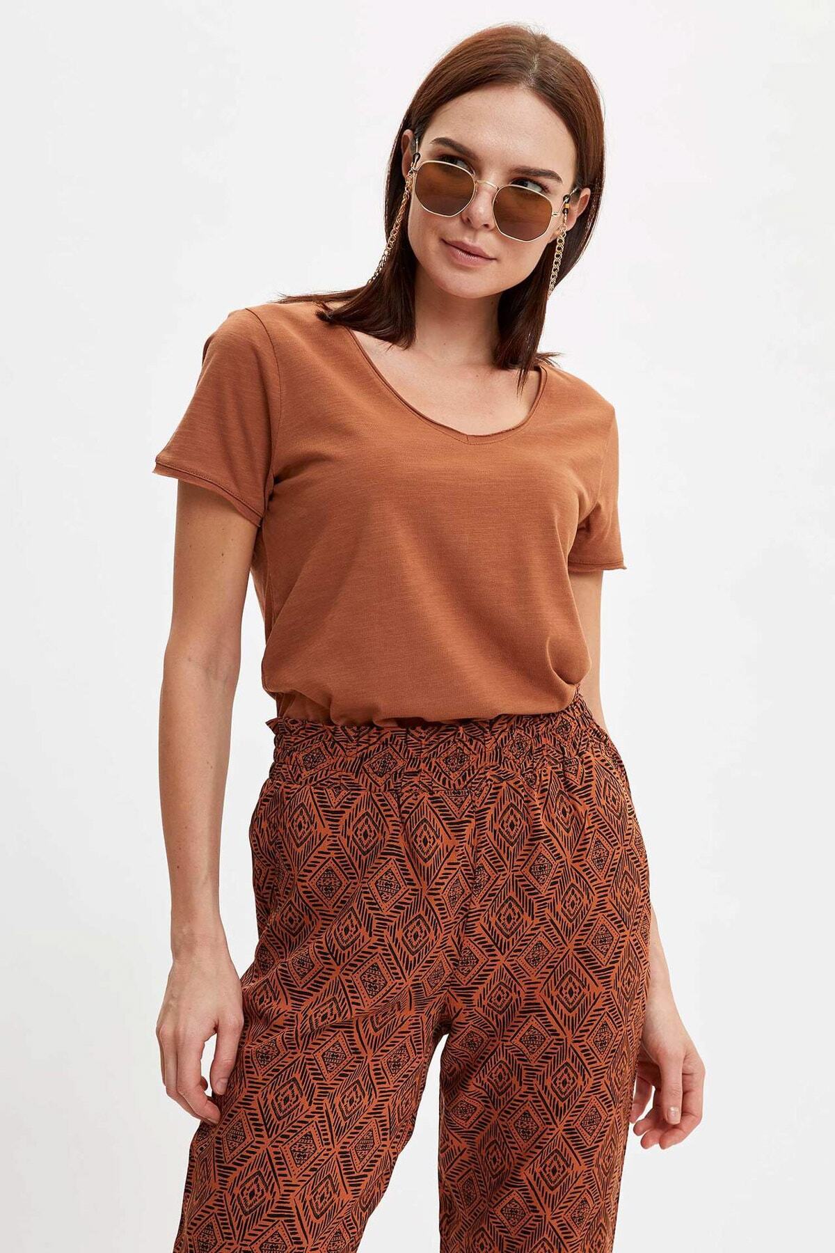 DeFacto V Yaka Basic Relax Fit Kısa Kollu Tişört