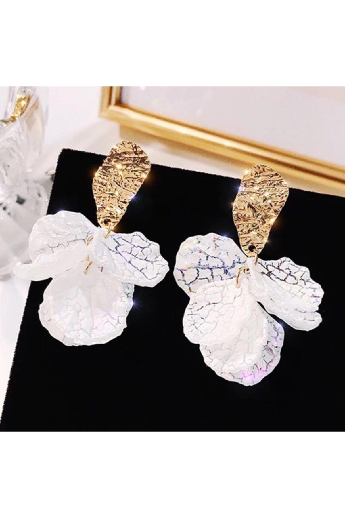 COCOSH TAKI Gold Ve Beyaz Yaprak Model Tasarım Hediyelik Şık Küpe