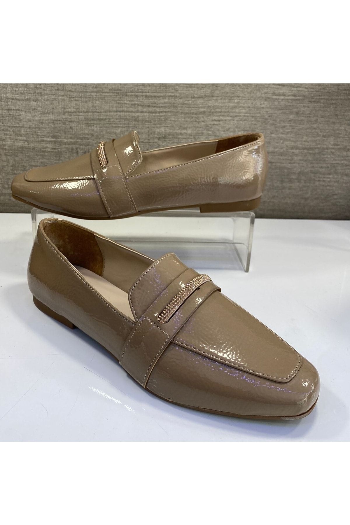 Calvin klein orianna hotsell buckle loafers