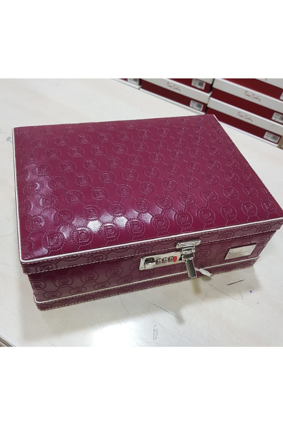 Pierre Cardin Kadın Bordo Şifreli Makyaj Kutusu Pc514