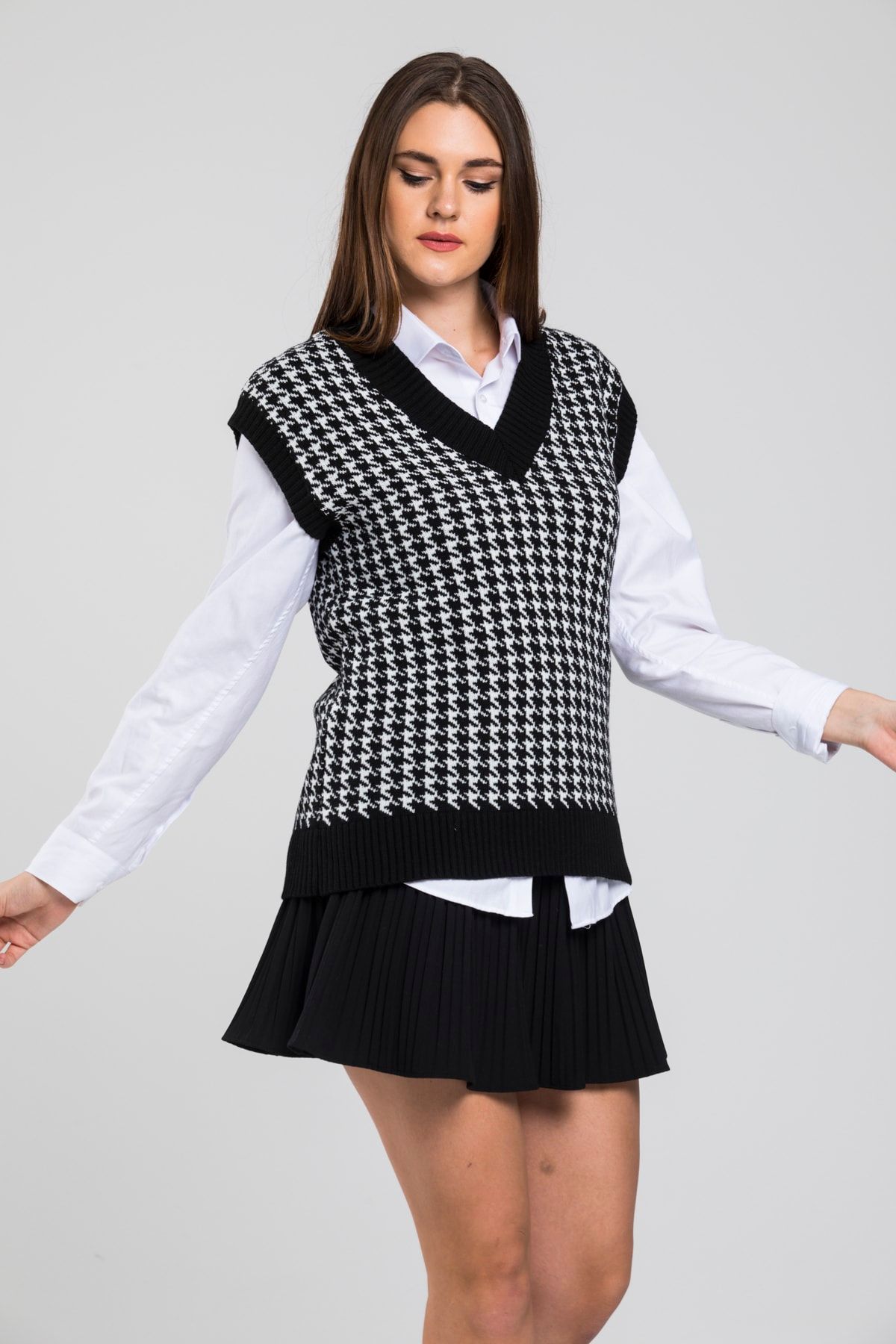 lizbarley Kadın Beyaz V Yaka Oversize Triko Süveter