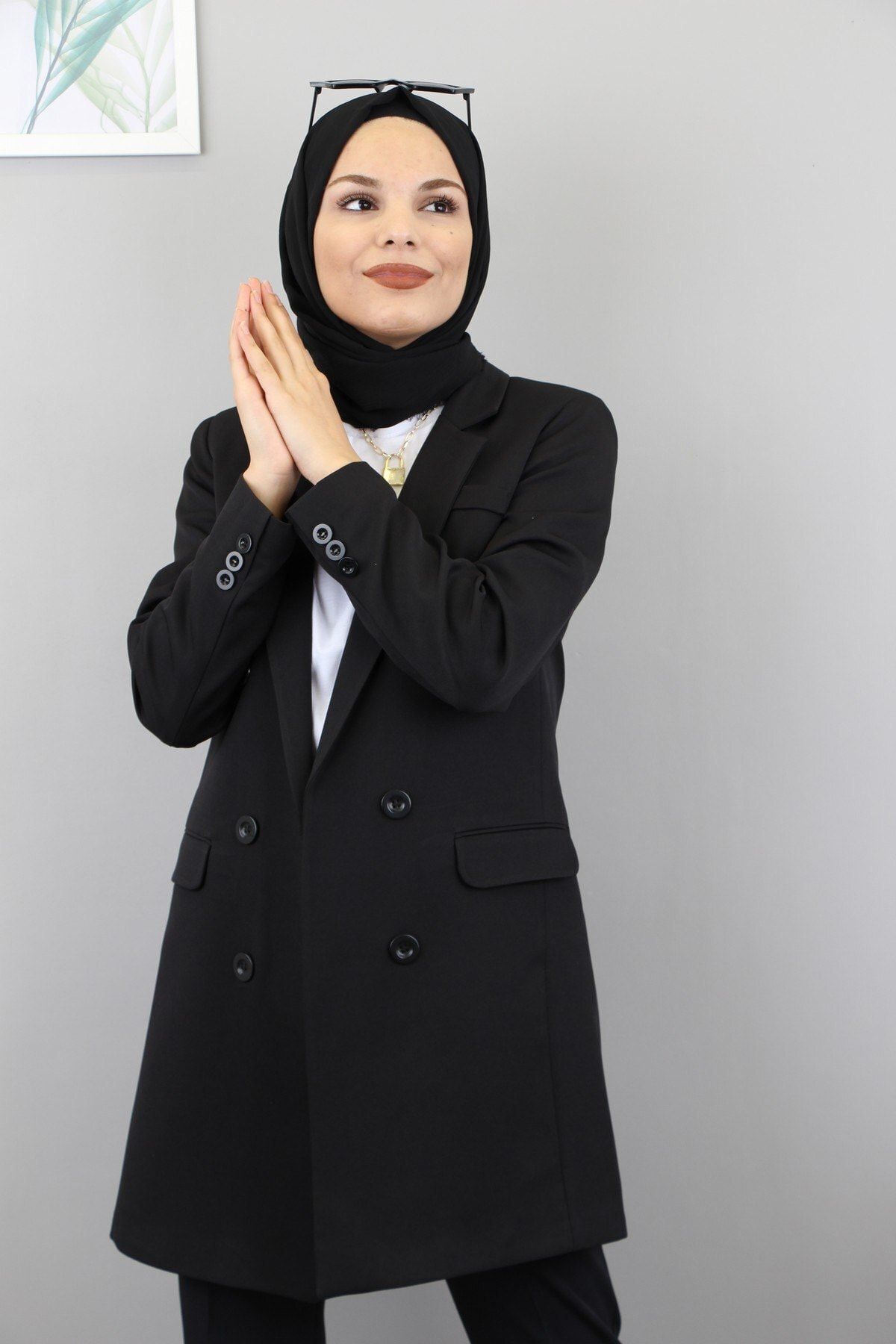 Esvet Kadın Siyah Tesettür Bilekleri Düğme Detaylı Cep Görünümlü Midi Boy Krep Kumaş Blazer Ceket