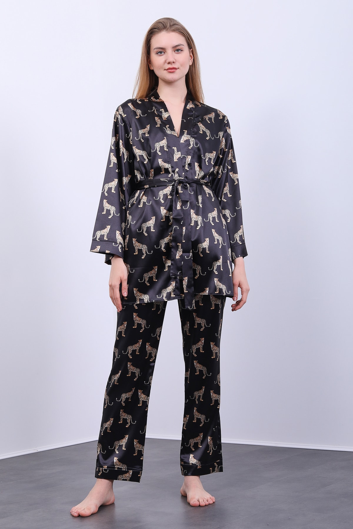 BESİMMA Siyah Kaplan Desenli Ipeksi Saten Büstiyer Ve Sabahlık