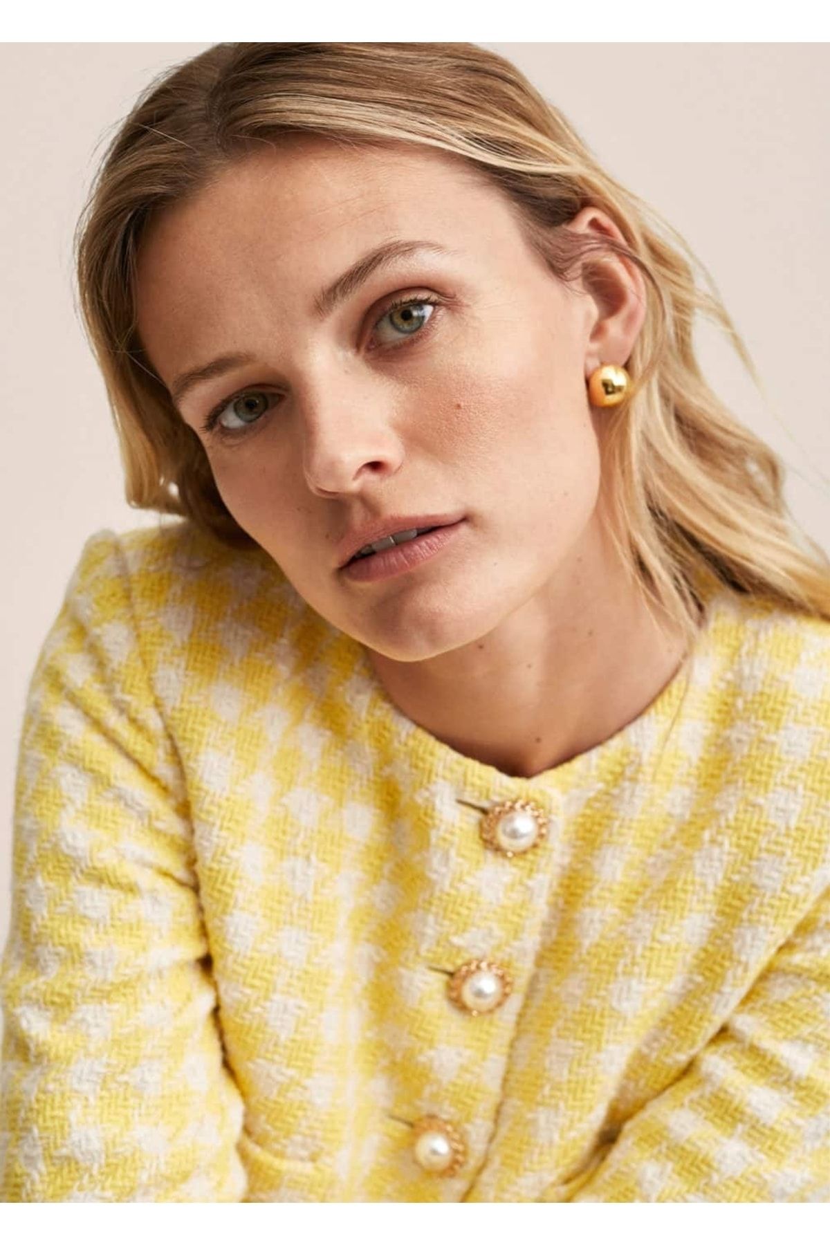 Face on sale earrings mango
