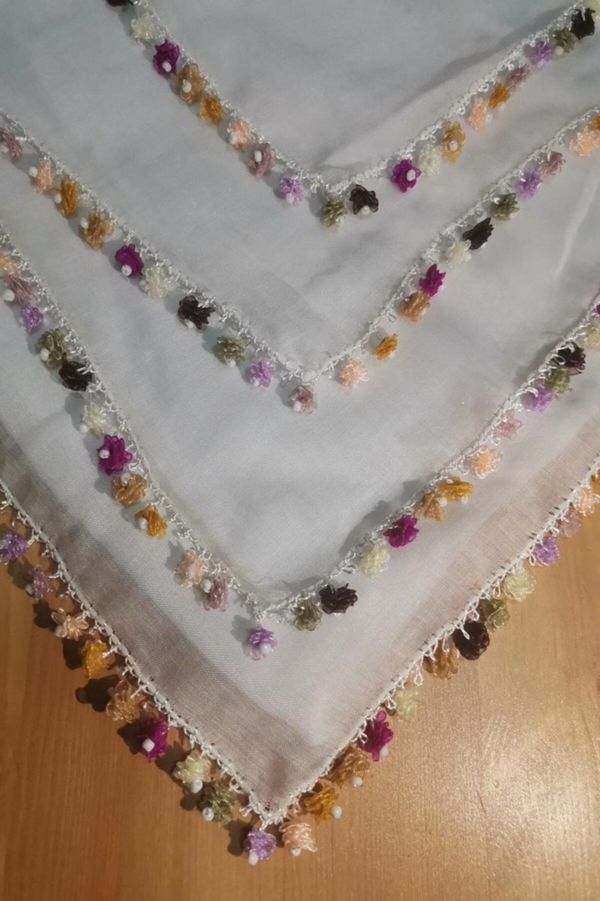 Nino Vintage El Örgüsü Organze Kurdele Nazar Gülü Çiçeği Motifli Boncuklu Fular