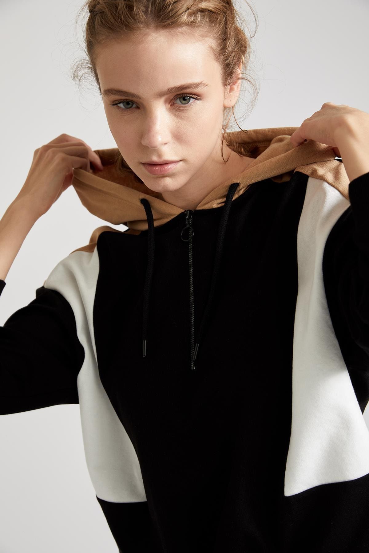 DeFacto Kadın Black Red Renk Bloklu Kapüşonlu Sweatshirt S6403AZ20WN