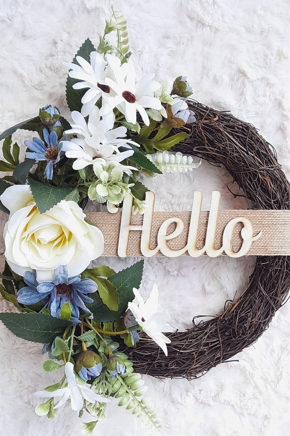 Lotus Hediye Beyaz Güllü Ve Mavi Çiçekli Hello Kapı Süsü - Kapı Çelengi
