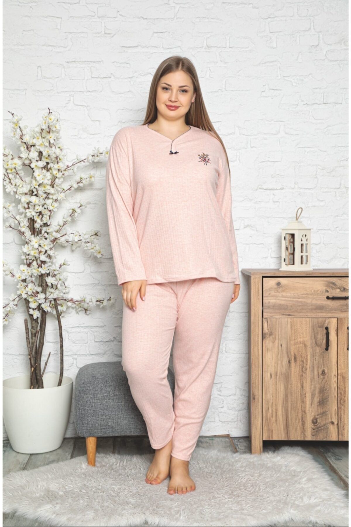 Pijamanya Kadın Pudra Büyük Beden Çiçek Nakışlı Yaka Detaylı Pijama Takımı