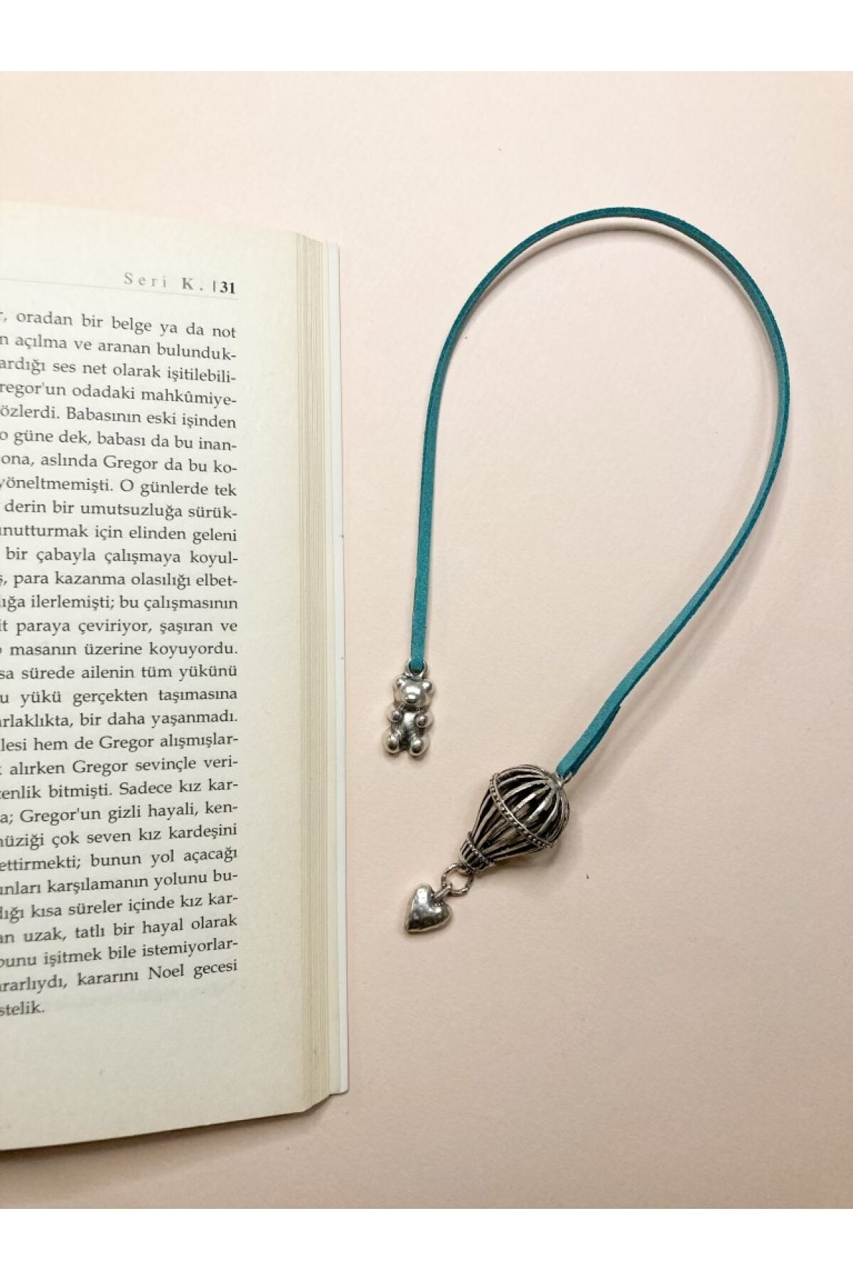 Pamuk & At Tasarım / El Yapımı Uçan Balonlu Ve Kalpli Mint Yeşili Süet Ipli Kitap Ayracı