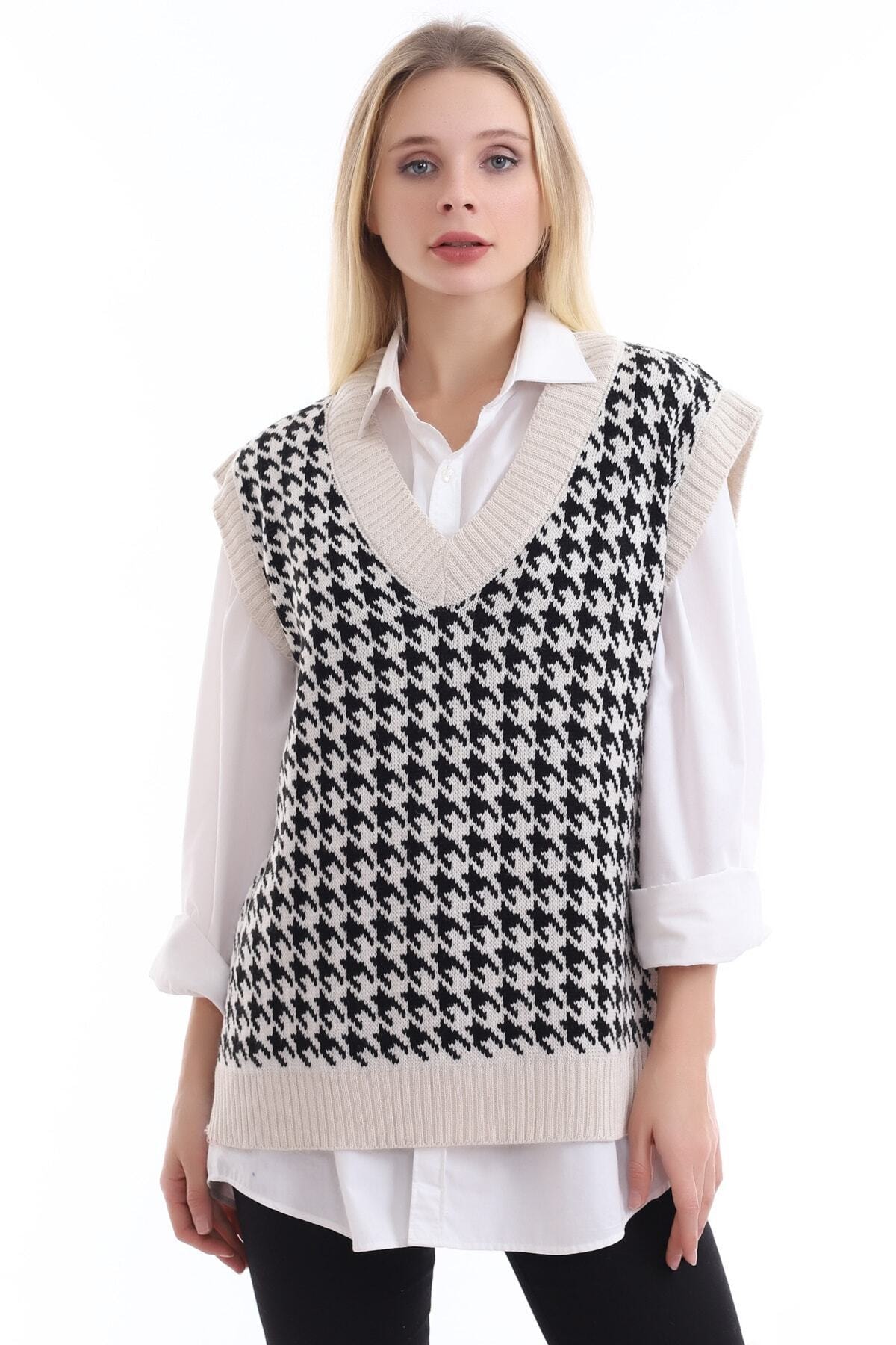 Eliz Fashion Kadın Taş Rengi V Yaka Kazayağı Desenli Süveter