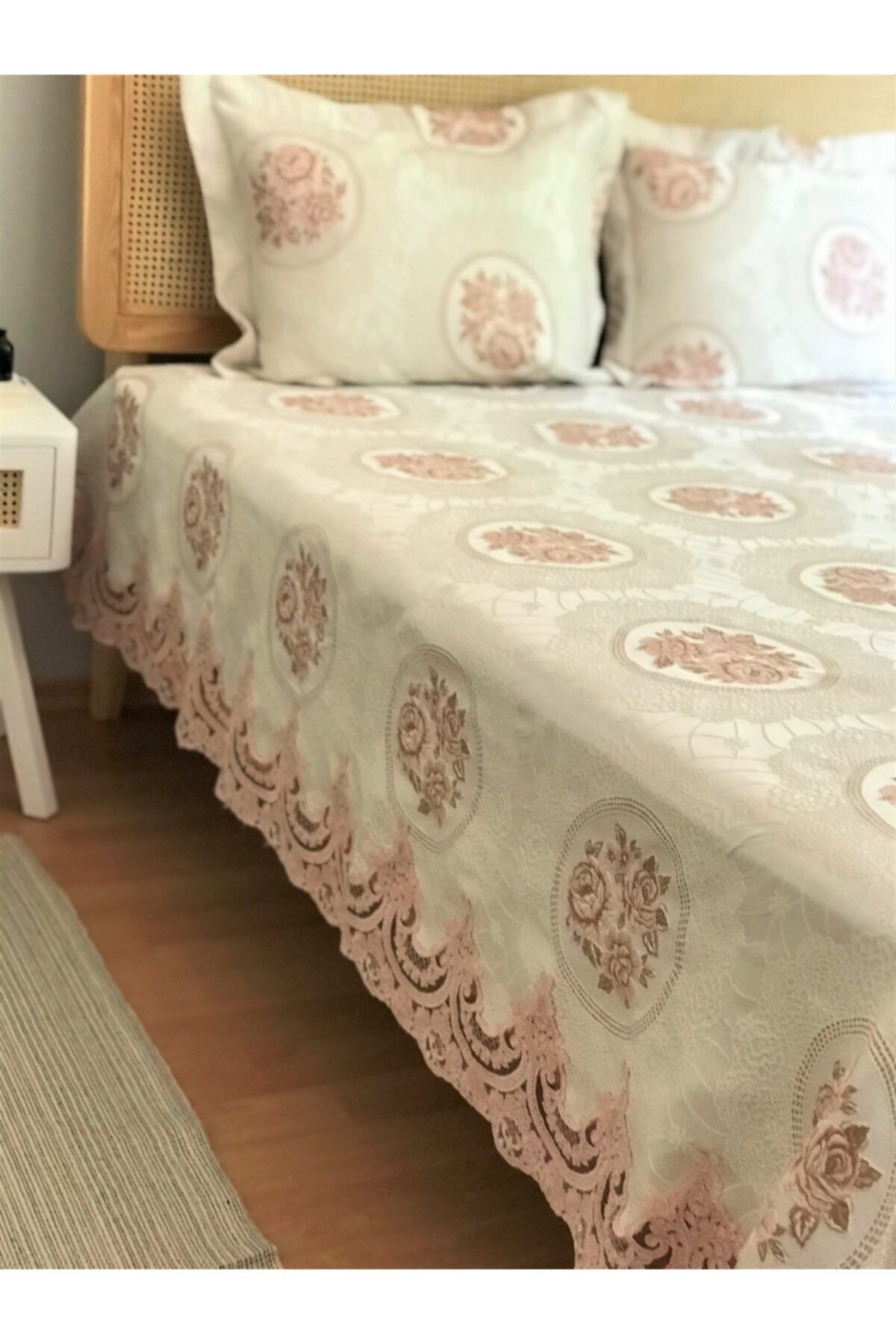 fonozbart wood works center pembe fransiz gupurlu cicekli king size yatak ortusu fiyati yorumlari trendyol