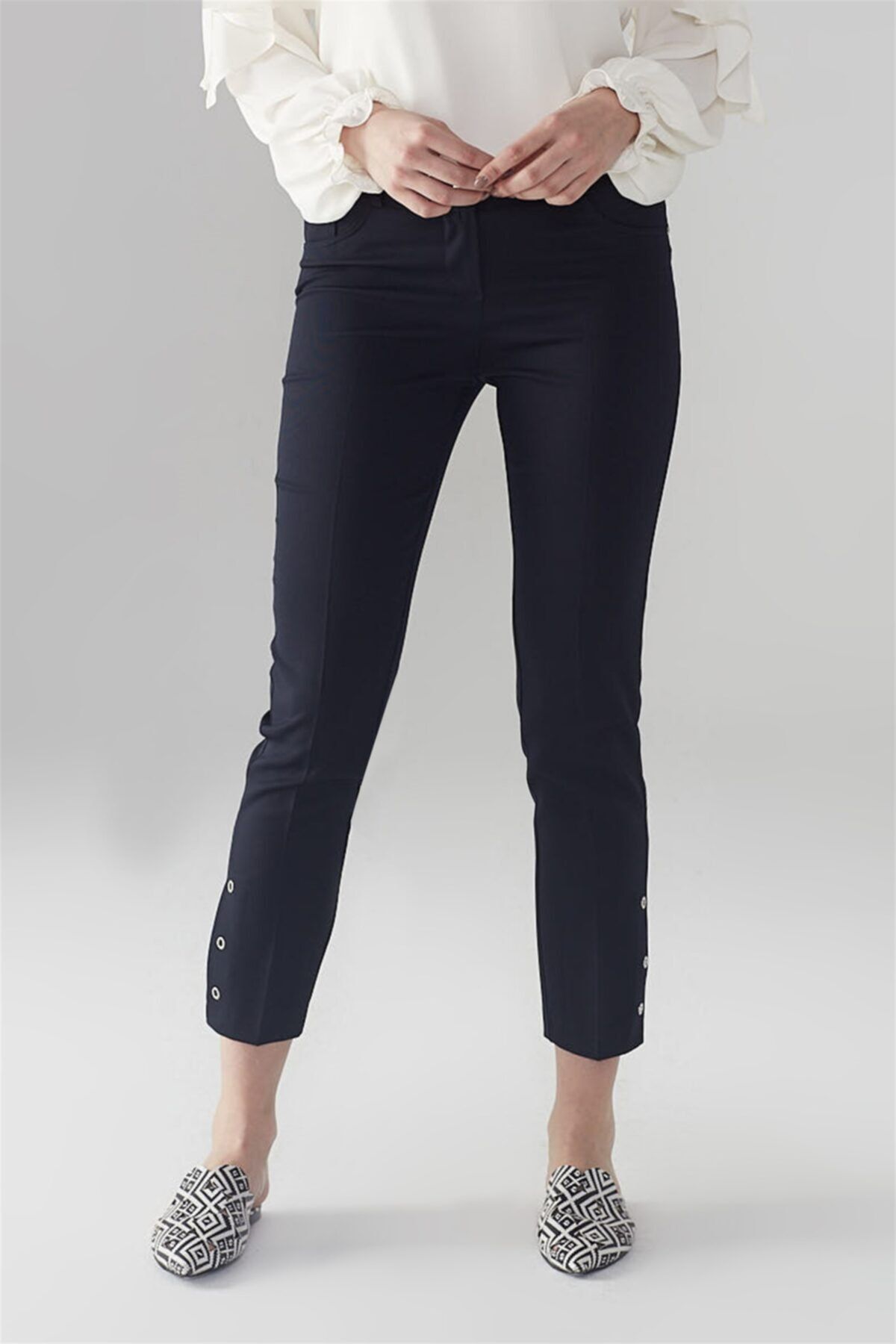 Zühre Paça Rivet Detaylı Pantolon Lacivert P-0107