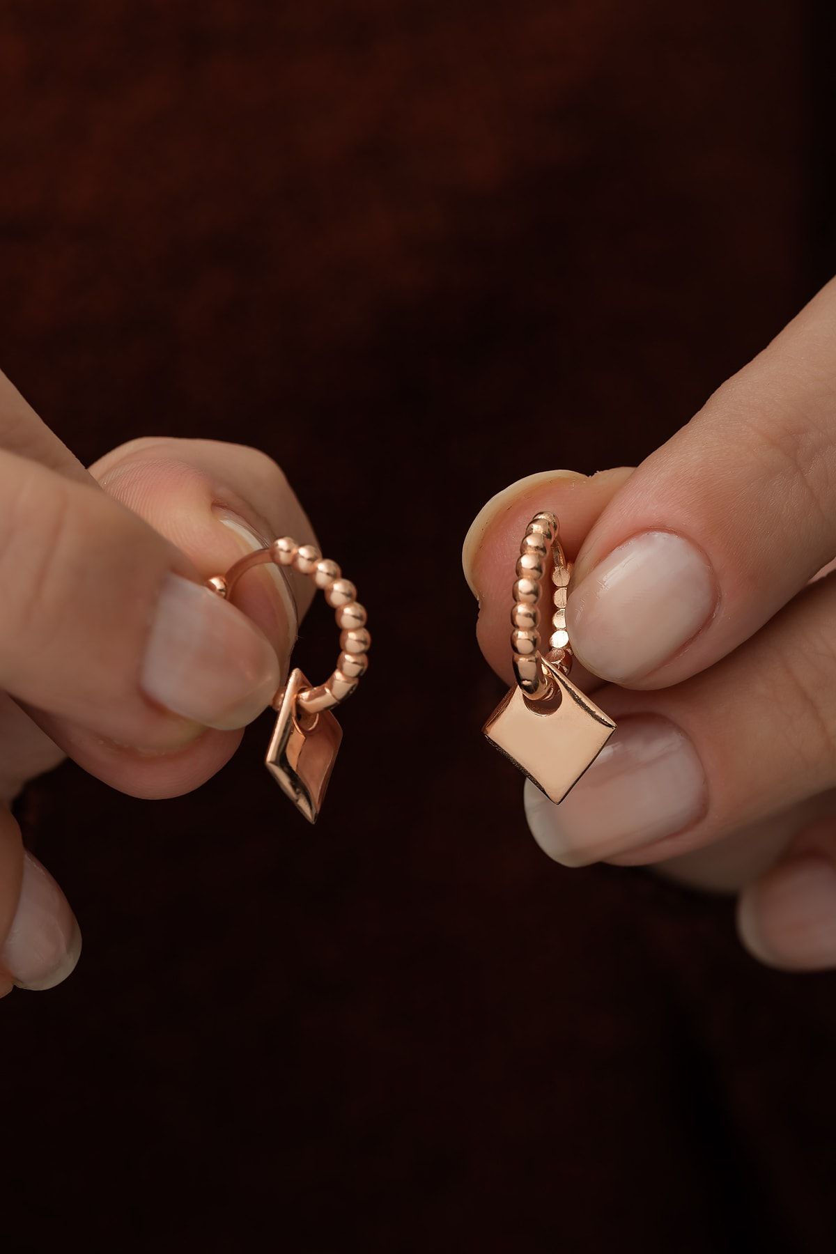 Nereze 925 Ayar Rose Sallantılı Kare Küpe Gümüş Küpe