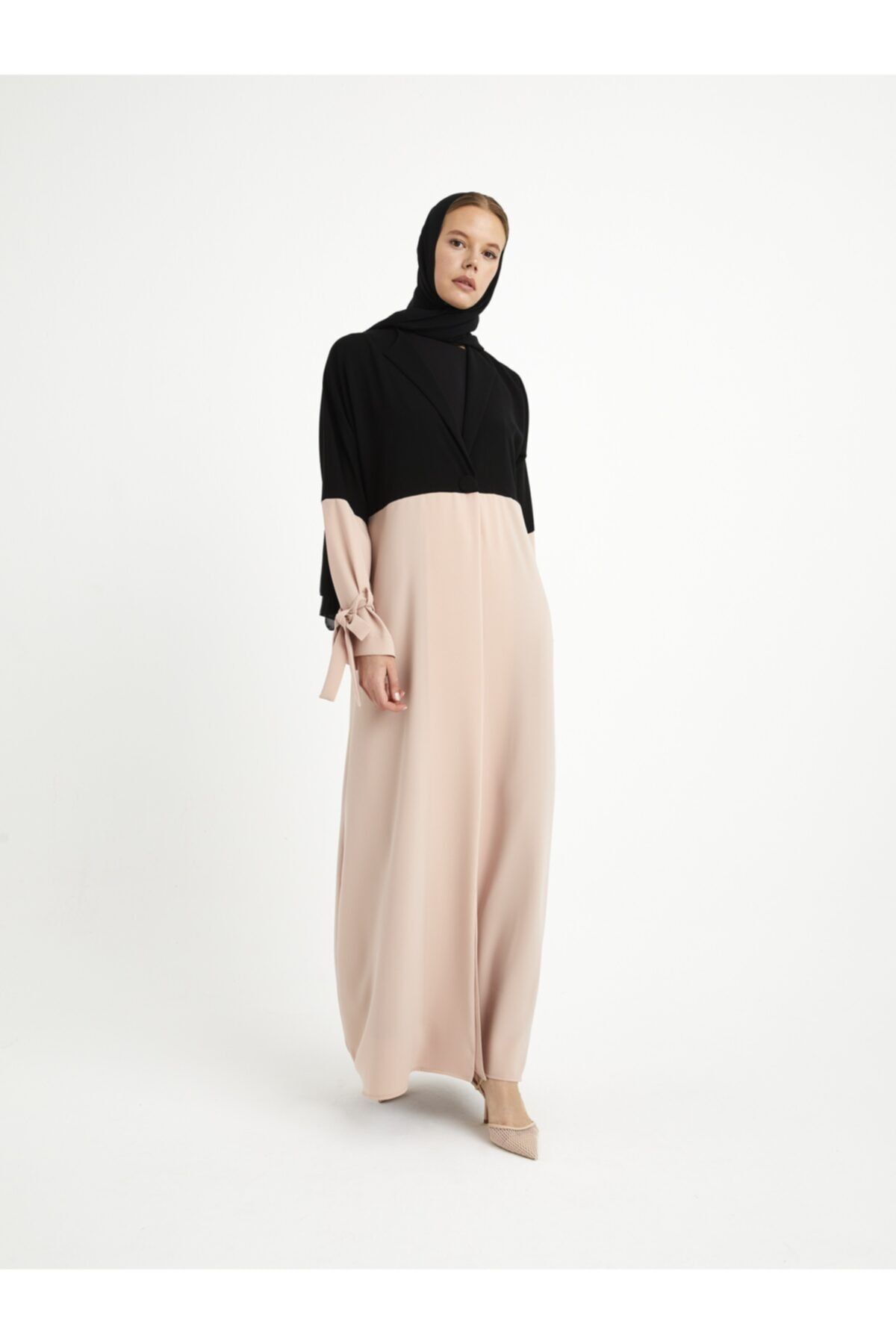 Nuum Design Düğme Detaylı Abaya Pudra- Siyah