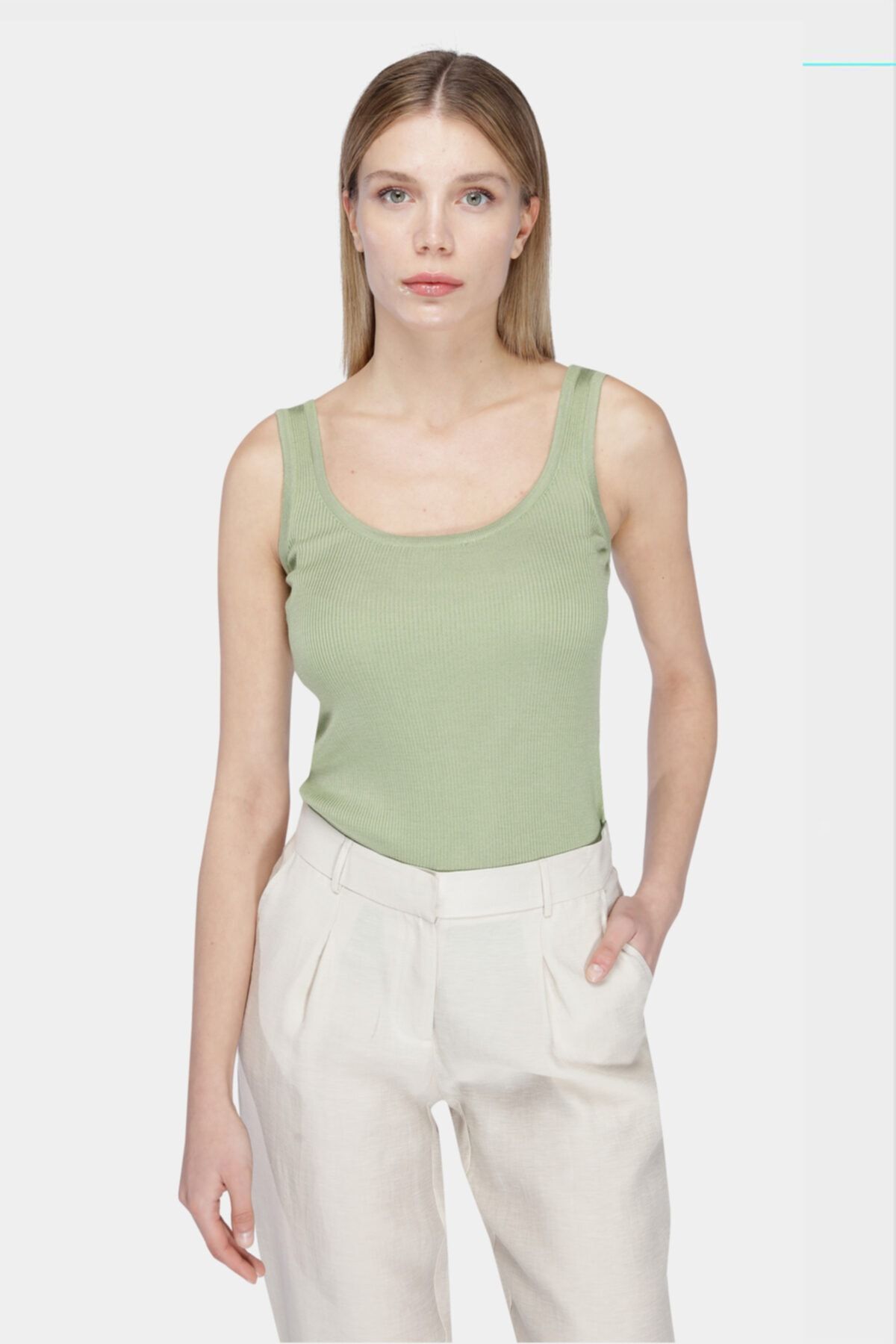 W Collection YEŞİL KOLSUZ TRİKO