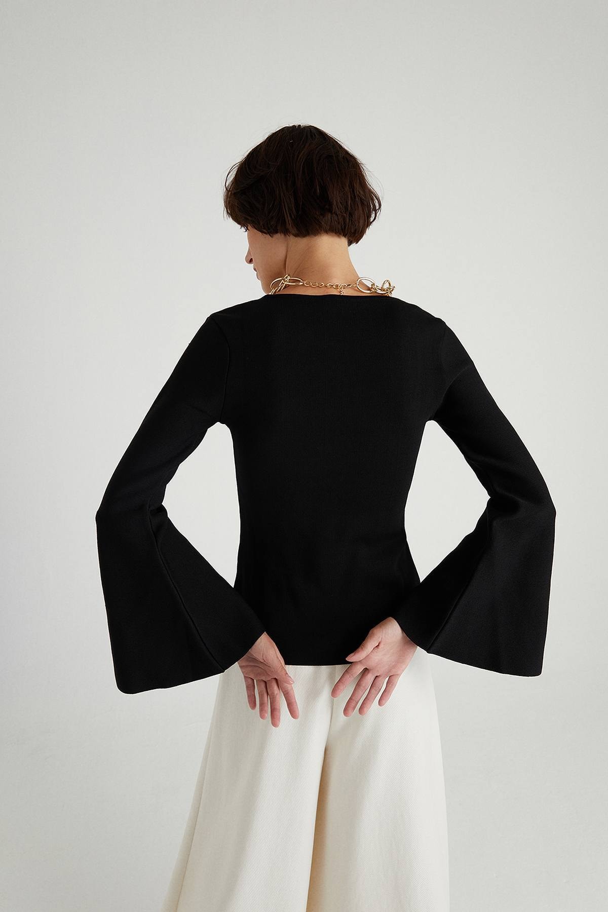 rue. Kare Yaka Siyah Triko Kazak