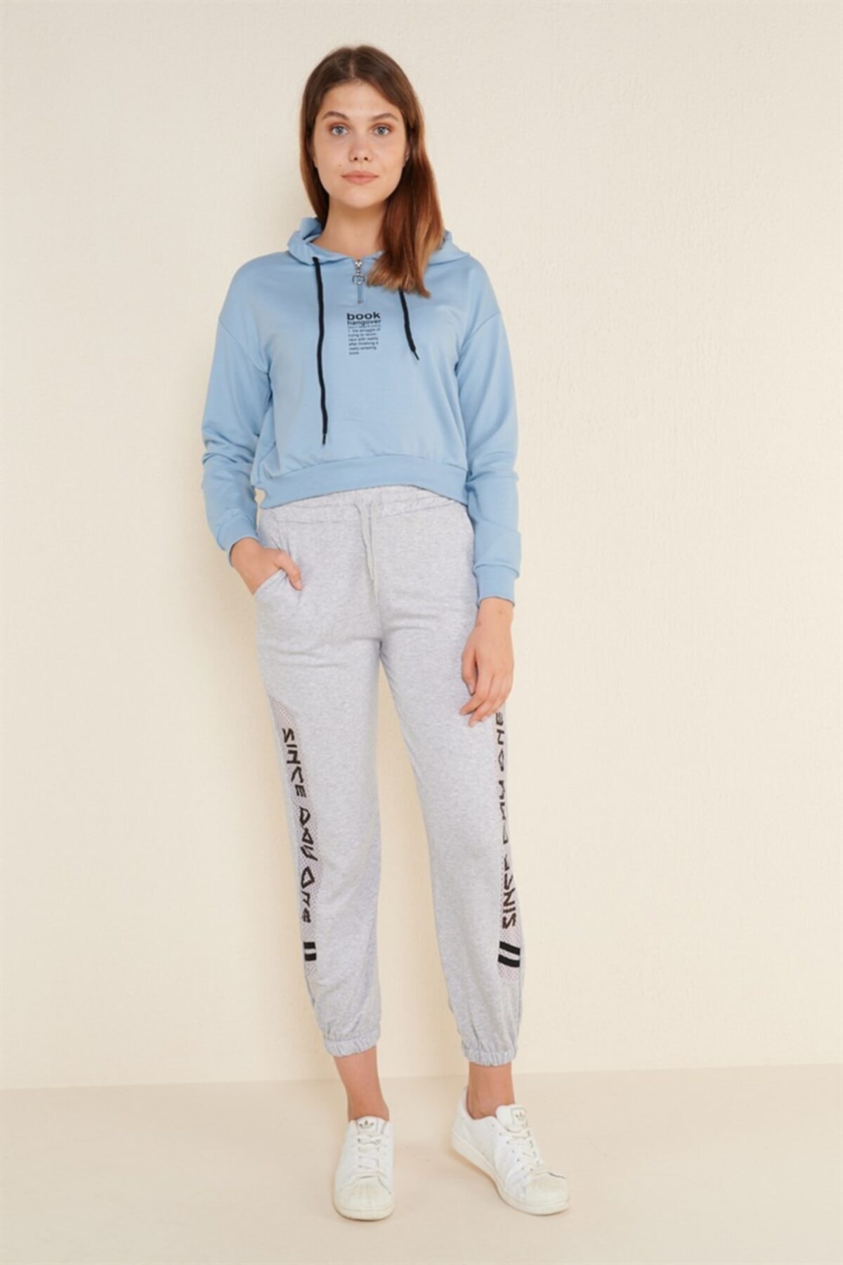 Z Giyim Kadin Bebe Mavisi Kapsonlu Fermuar Detayli Sweat Fiyati Yorumlari Trendyol