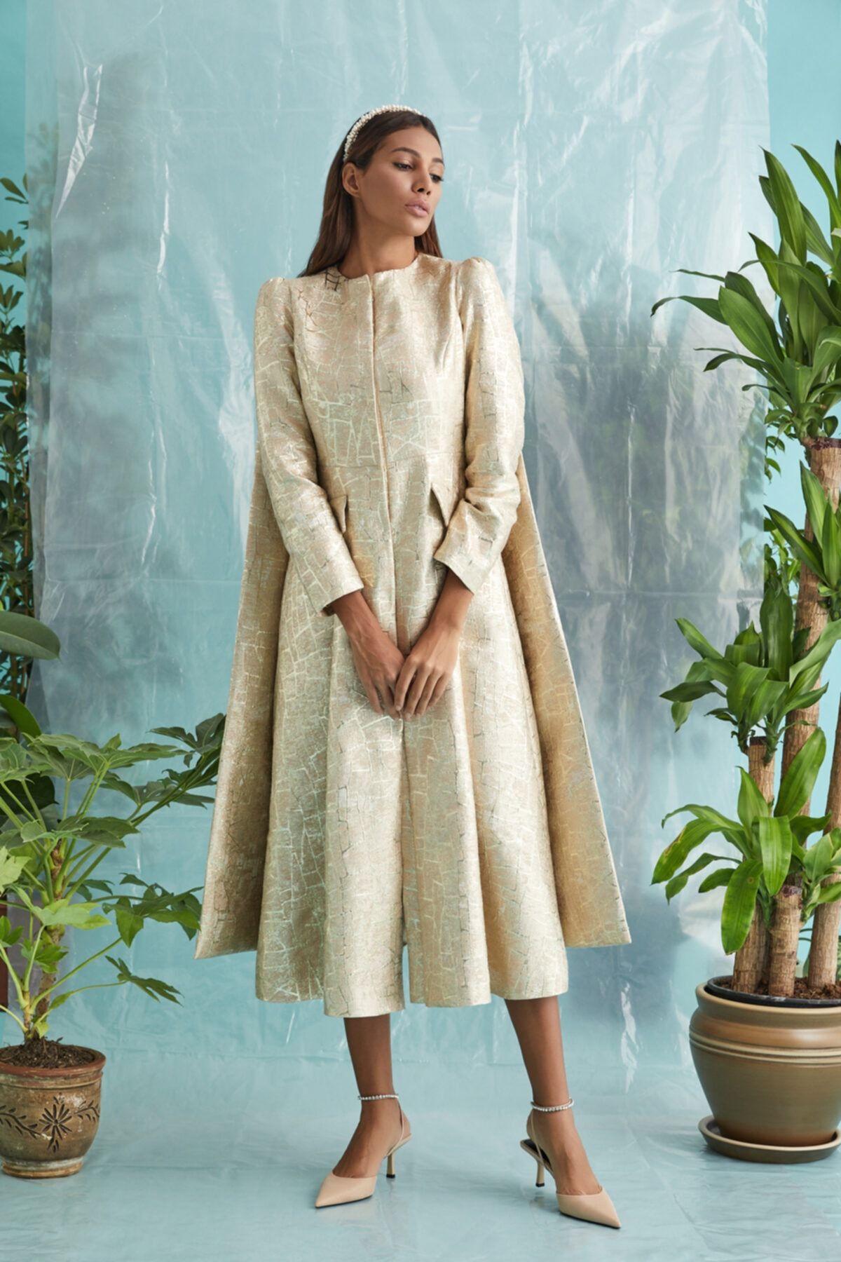 BERRENstudio Pelerin Detaylı Gold Kaftan