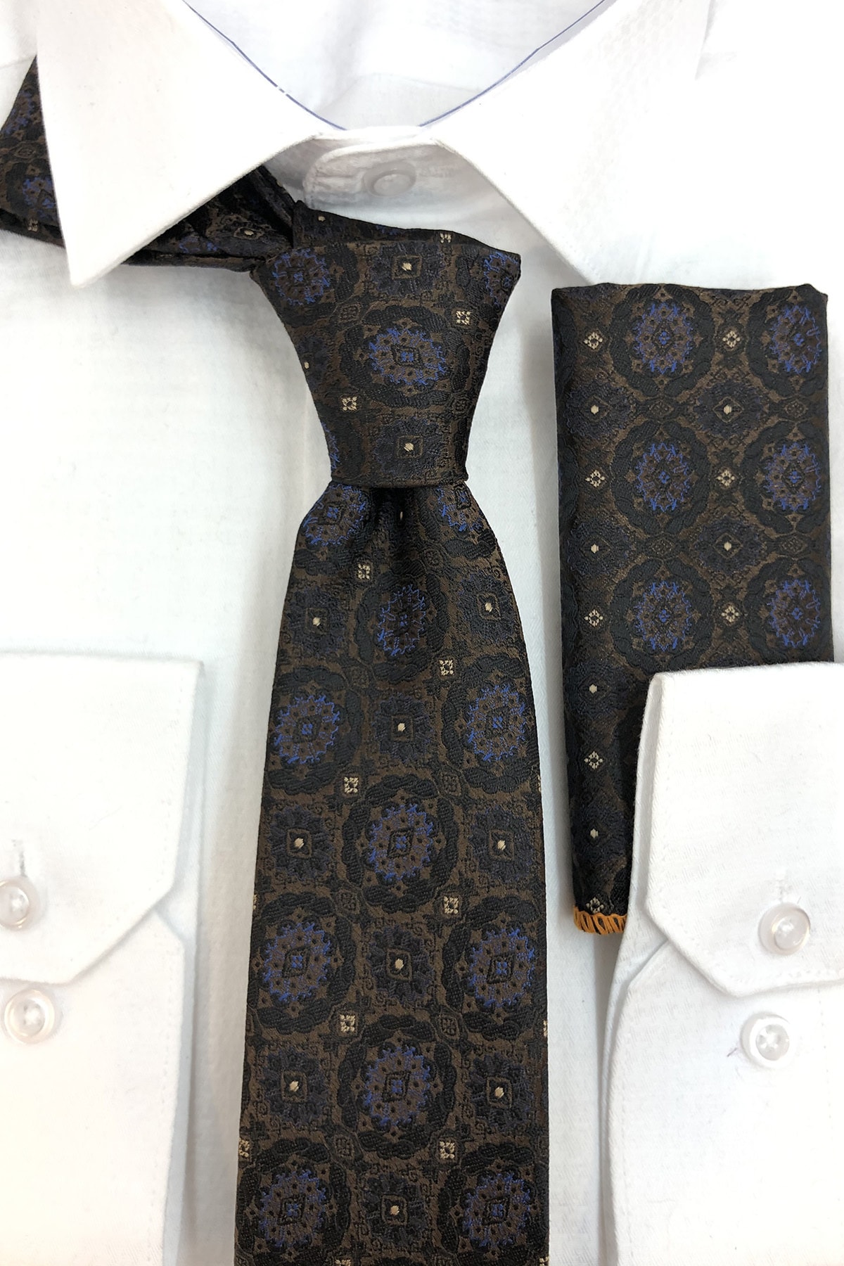 Quesste Accessory Quesste Kahverengi Saks Desenli Kravat Mendil Set