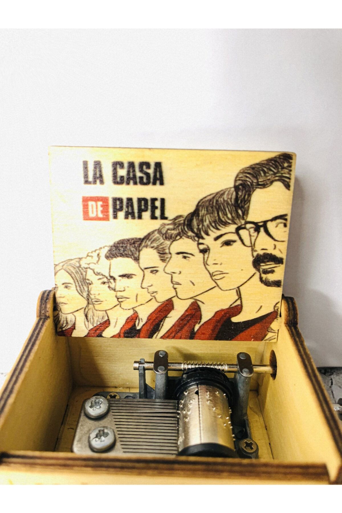 techno phone dekoratif la casa de papel bella ciao mekanik ahsap muzik kutusu 6 4x5 2x4 2cm fiyati yorumlari trendyol