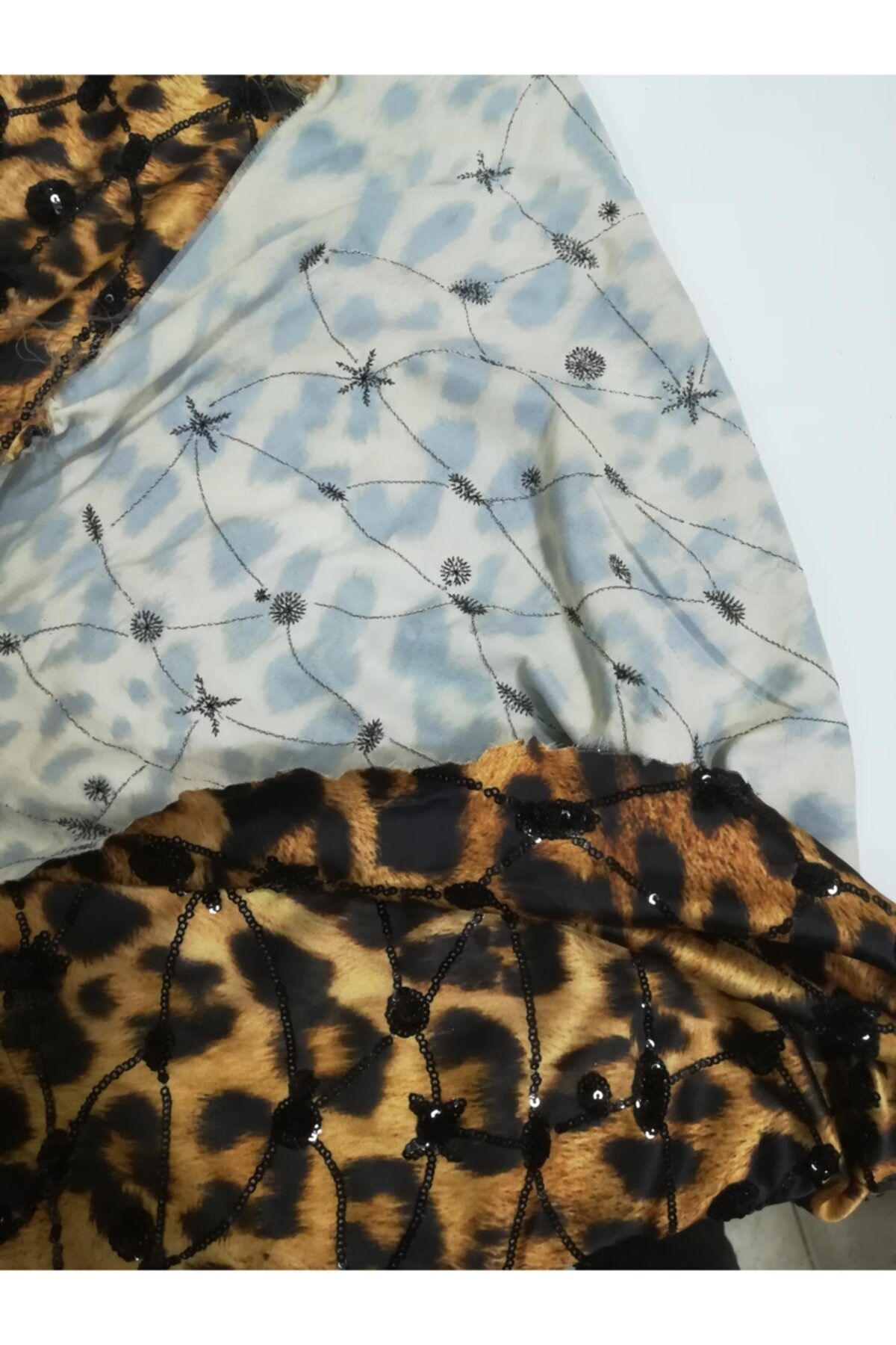 TEKSTİLCİ Leopar Desenli Pul Payetli Ipek Saten Kumaş