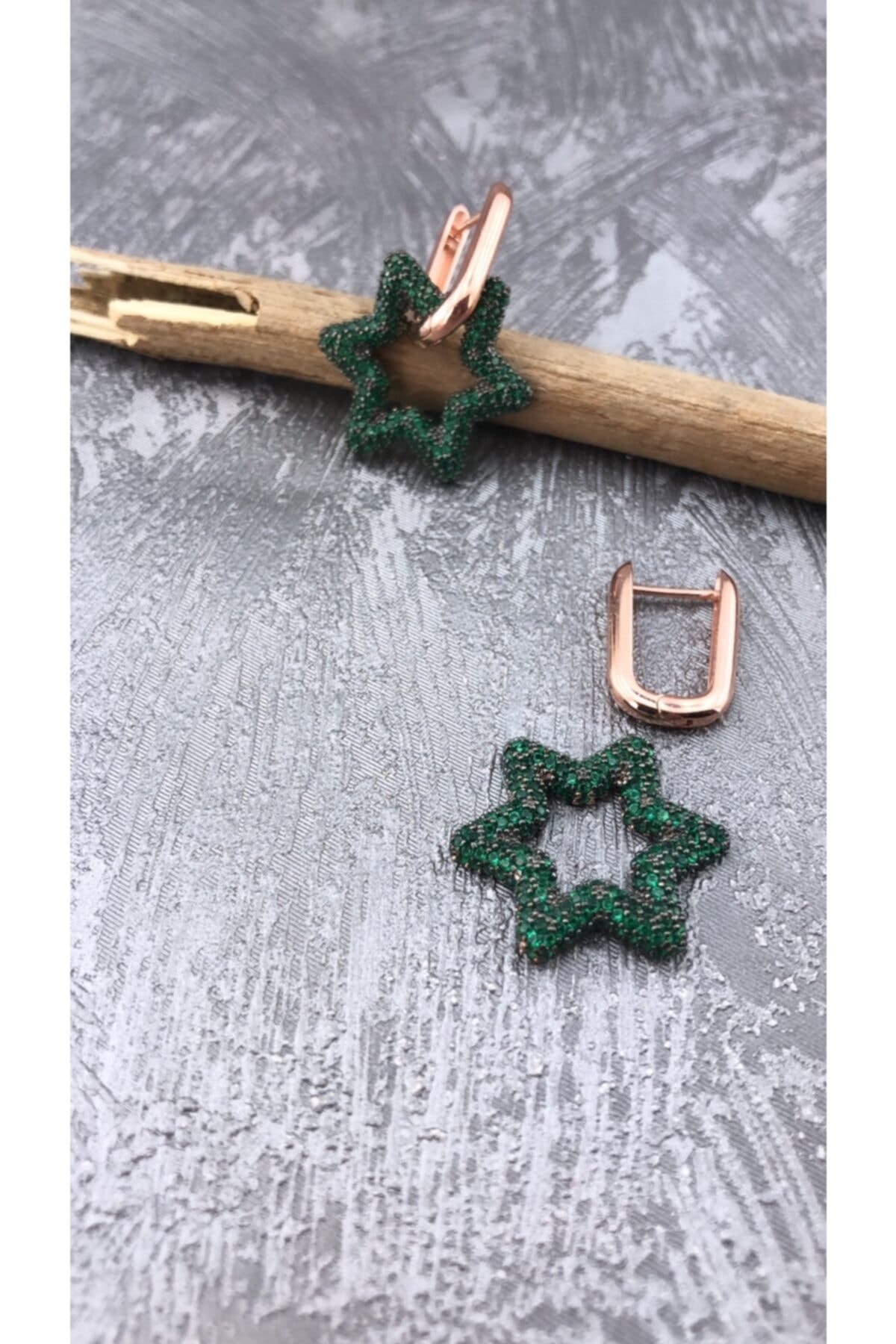 Joel Jewelry Zümrüt Taşlı Pembe Altın Kaplamalı Yıldızlı Gümüş Küpe