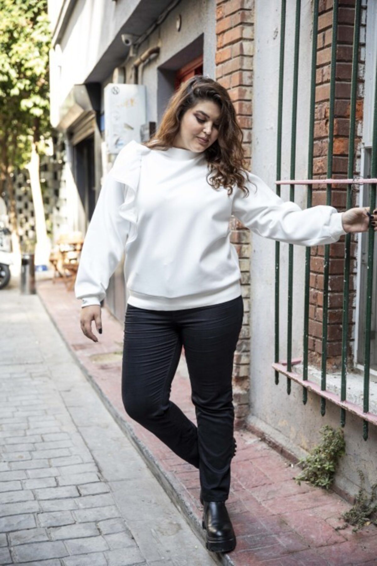 LUOKK Pilar-önü Omuzdan Volan Detaylı, Yuksek Yaka, Yumuşak Dokulu Sweatshirt