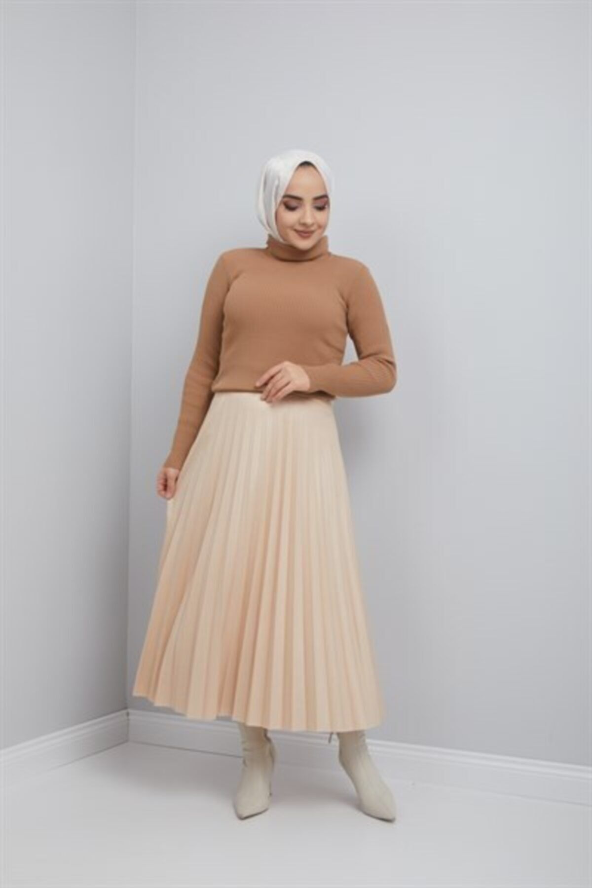 Essah Moda Kadın Ekru Deri Görünümlü Piliseli Uzun Etek - Me000233