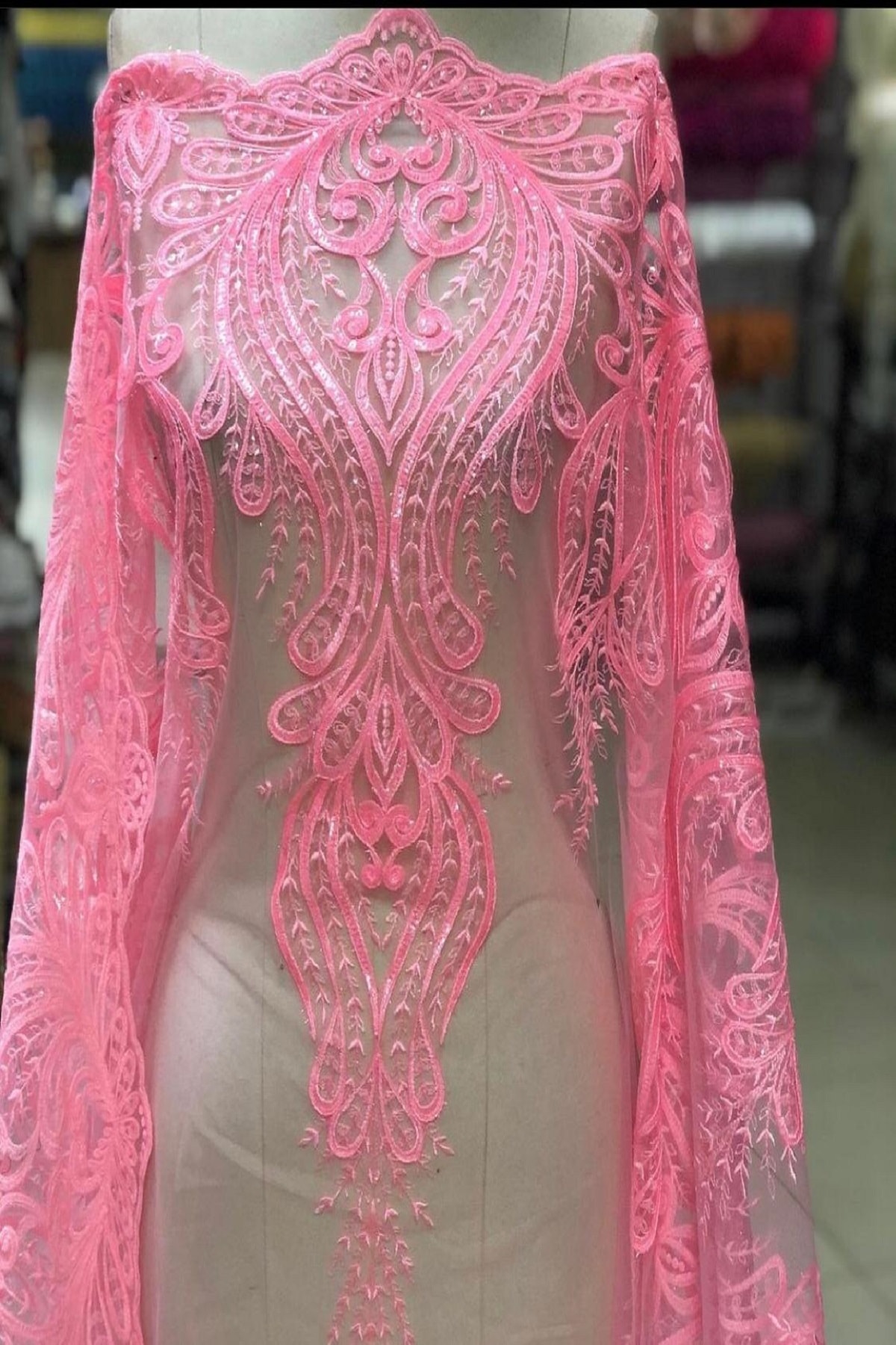 PERMA Hayal Tül Üzerine Tek Kenar Pullu Güpür / En: 150x200