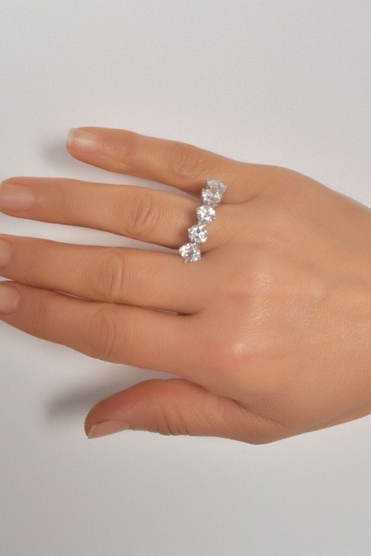 Crystal Diamond Zirconia Kadın Labaratuvar Pırlantası 4 Carat Beştaş Yüzük