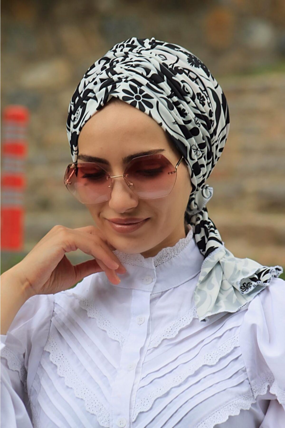 Sahra Şal Dünyası Etnik Çilek Desenli Tokalı Bone