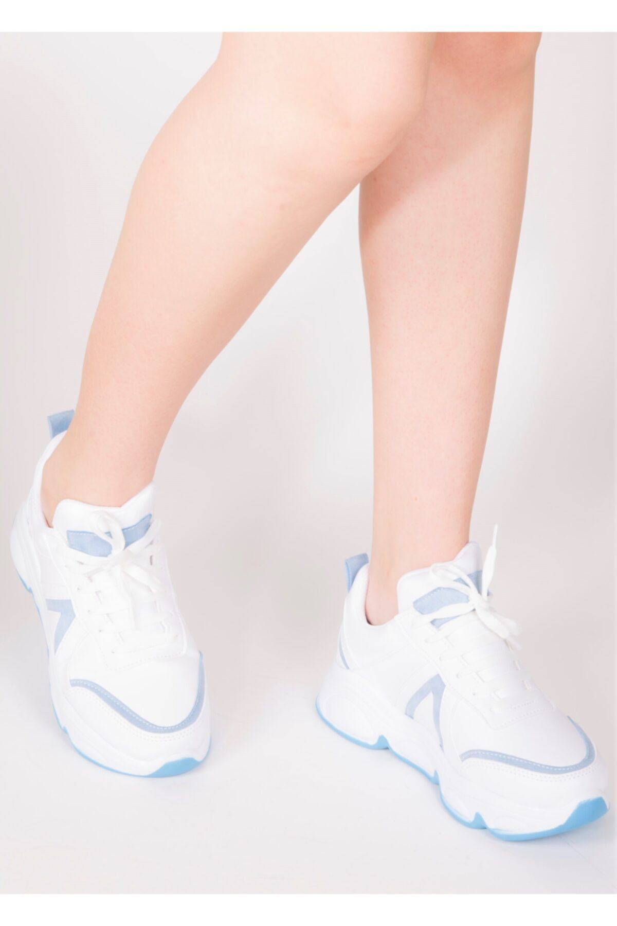 Kadın Beyaz Bağcıklı Spor Ayakkabı